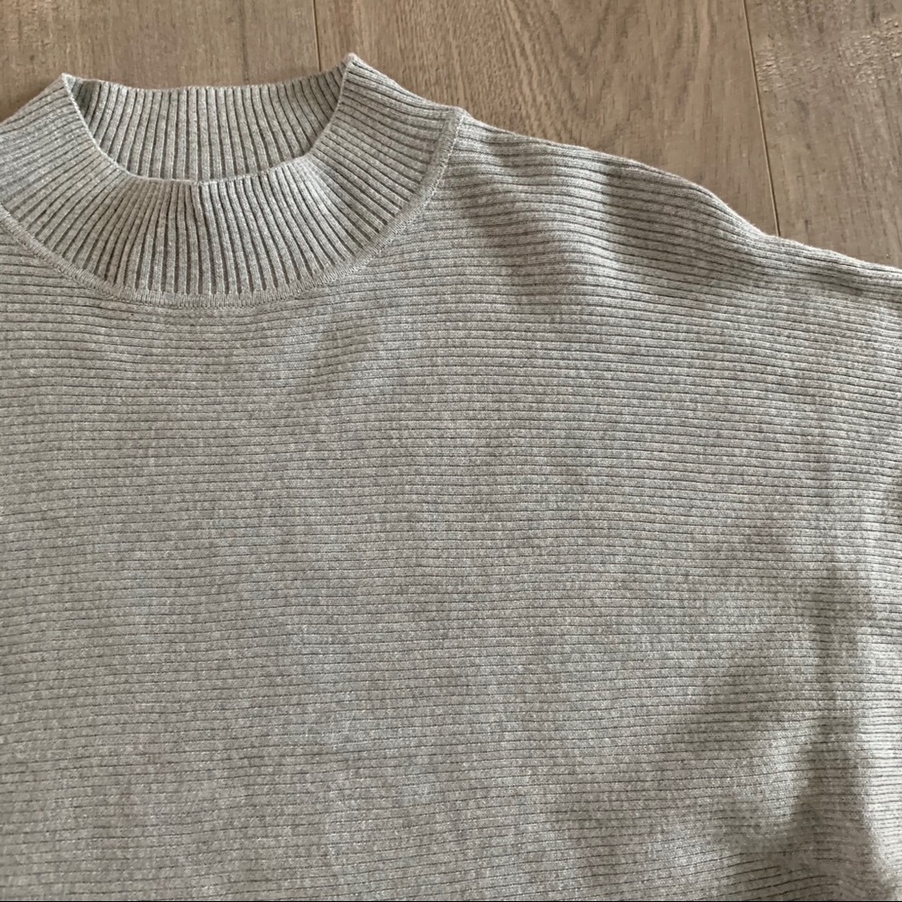 Vince Camuto Gray Long Sleeve Sweater Women’s S. T - Picture 2 of 9